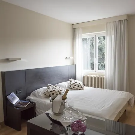 Serenella 3* באוונו